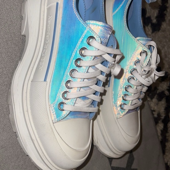 Alexander McQueen Tread Slick Lace Up Iridescent shoes - Picture 4 of 6